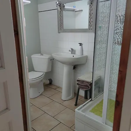 לינה וארוחת בוקר De Pouligny